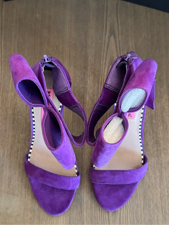 Betsey Johnson Purple Suede Friskyy Stiletto Dress Sandals BIG Bow Open Toe 7.5